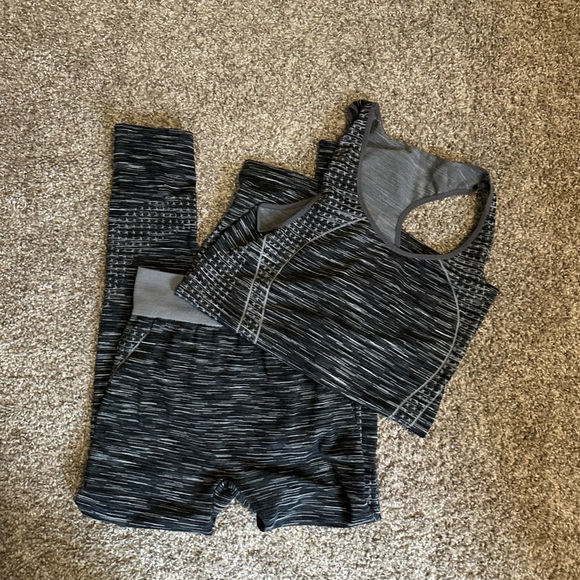 Matching Work Out Set | 2-piece workout set - Picture 4 of 10
